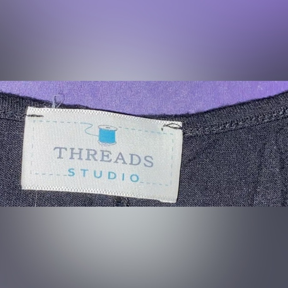 Threads Studio Short Sleeve - Picture 2 of 3
